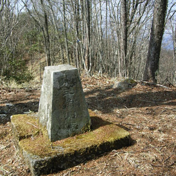 白髪岩（原三角測点）